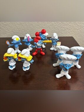 2011 Mcdonalds Smurf Figurines‎